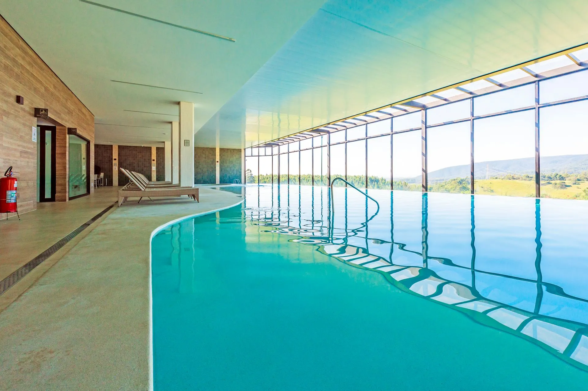 Piscina infinita & spa no Japy Golf Resort